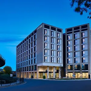 Hotel Courtyard By Marriott Airport